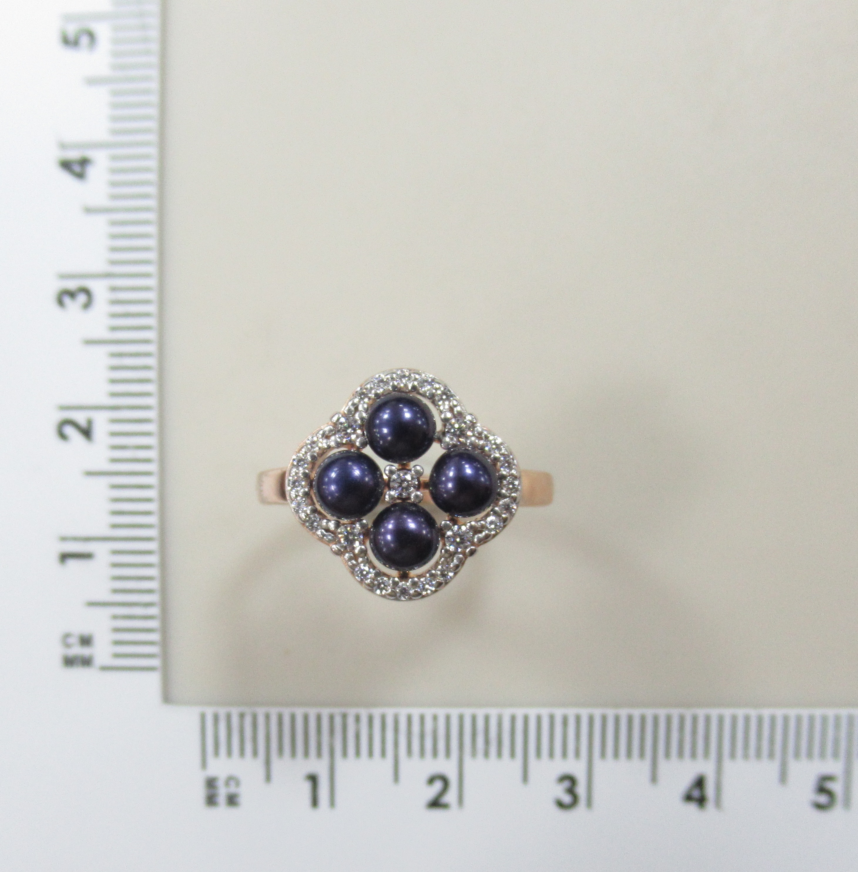 Серебряное кольцо с черным жемчугом "Клевер"